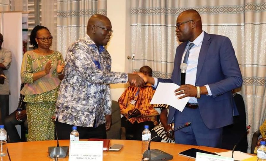 Ministère de l’économie, des finances et de la prospective : Le nouveau Directeur de cabinet, Sayouba SAWADOGO, installé dans ses fonctions