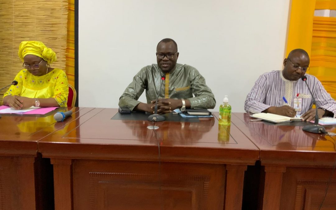 Visite des structures centrales du MEFP : le Ministre NACANABO encourage les travailleurs de la DGI
