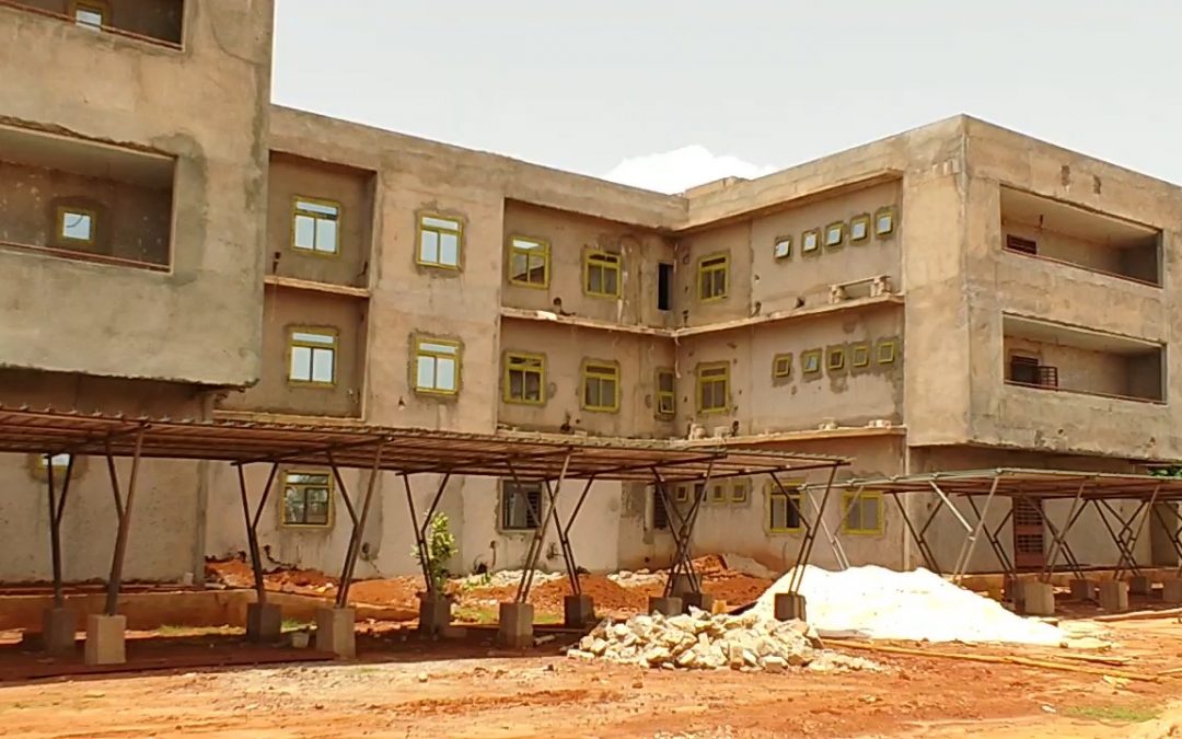 Chantiers de la DGI à Bobo-Dioulasso : la Directrice générale des impôts veille à la bonne exécution des travaux