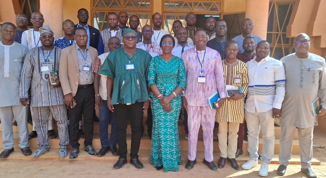 Visite de Madame la Directrice générale des impôts à Manga et Tenkodogo : une tournée pour renforcer la cohésion au sein de l’administration fiscale