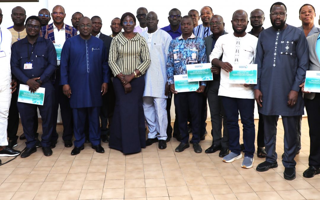 Formation TADAT : des agents des impôts reçoivent leurs certificats